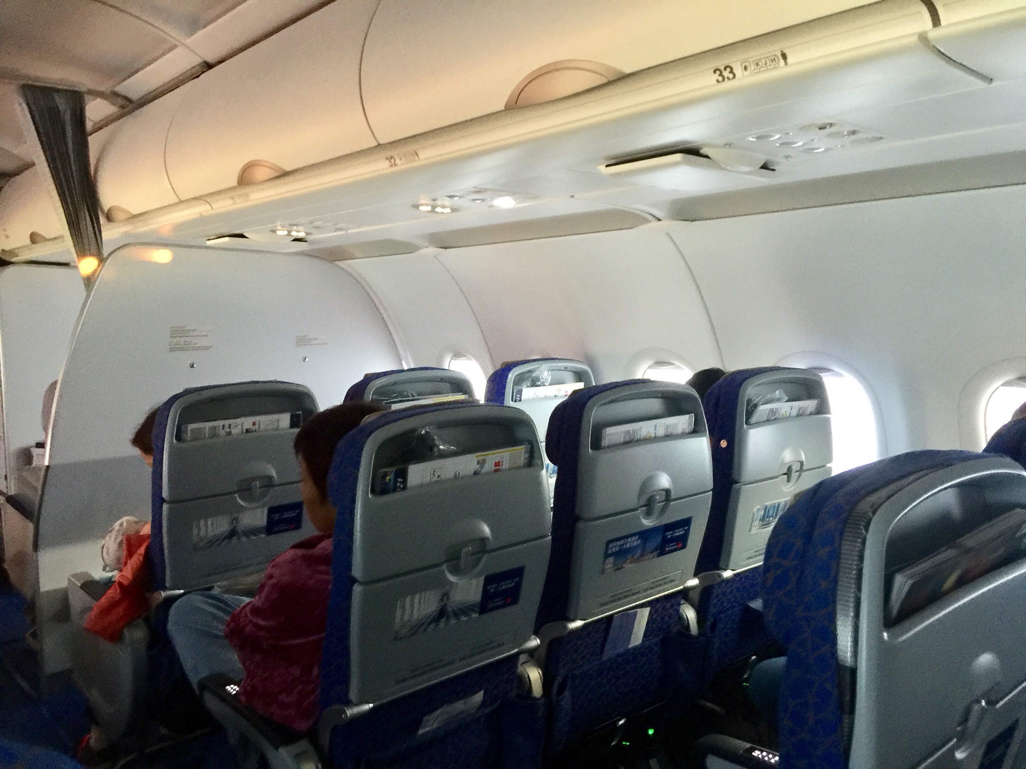 南航a321空姐的座位,南航a321座位挨着空姐 南方航空cz3096台北上海行加映华航梅苑休息室