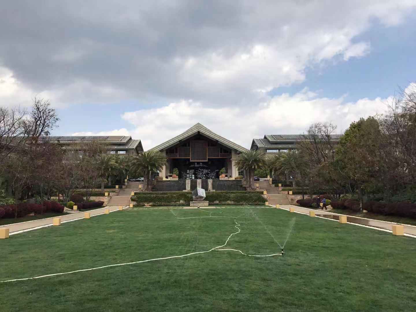 一墙之隔体验比昆明洲际好10倍的海埂花园酒店