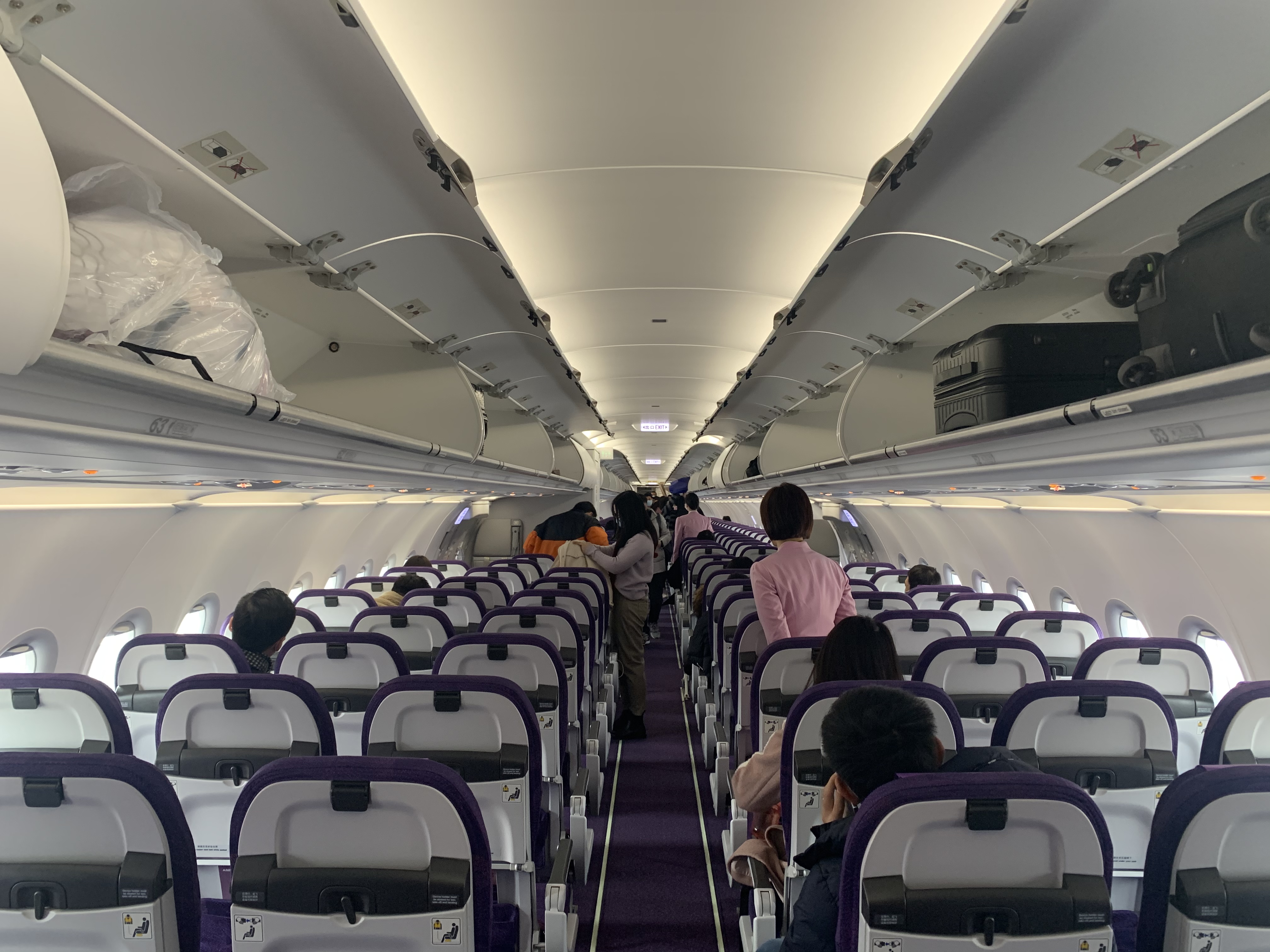 最漂亮的a321客机吉祥航空首架墨镜a321neo经济舱初体验黄紫色调很