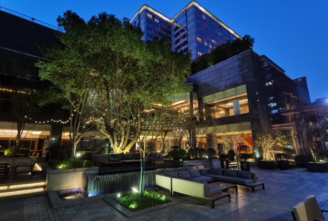 上海虹桥祥源希尔顿酒店详细测评行政沙龙房