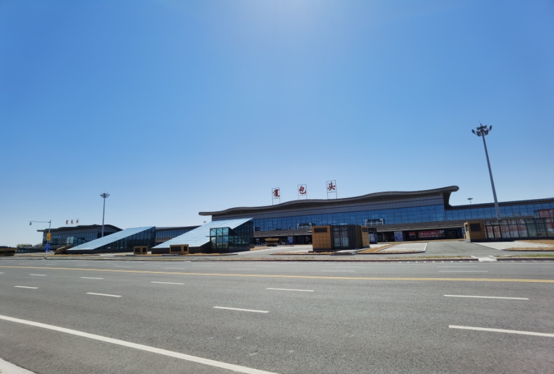 包头东河机场整体看起来还是挺大气的,没想到有两座航站楼,分为国际和