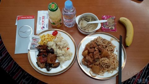 【汉莎又送RIMOWA啦】记第一次洲际头等PVG-FRA-DTW上（A380七椅一床超详细报告）