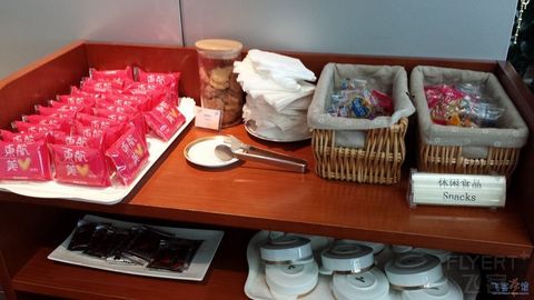 【汉莎又送RIMOWA啦】记第一次洲际头等PVG-FRA-DTW上（A380七椅一床超详细报告）