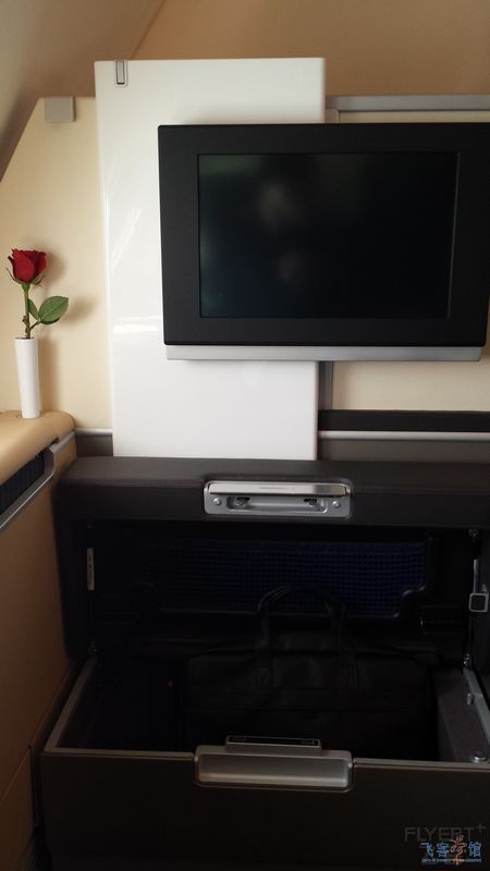 【汉莎又送RIMOWA啦】记第一次洲际头等PVG-FRA-DTW上（A380七椅一床超详细报告）