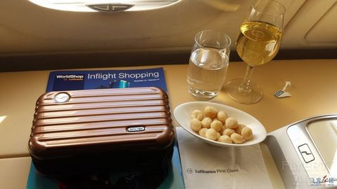 【汉莎又送RIMOWA啦】记第一次洲际头等PVG-FRA-DTW上（A380七椅一床超详细报告）