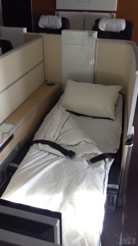 【汉莎又送RIMOWA啦】记第一次洲际头等PVG-FRA-DTW上（A380七椅一床超详细报告）