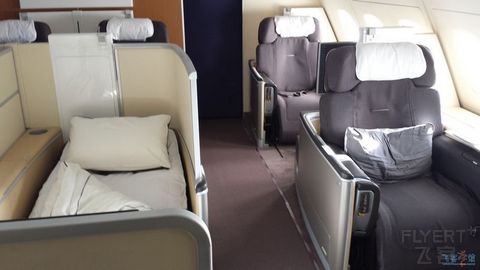 【汉莎又送RIMOWA啦】记第一次洲际头等PVG-FRA-DTW上（A380七椅一床超详细报告）