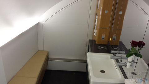 【汉莎又送RIMOWA啦】记第一次洲际头等PVG-FRA-DTW上（A380七椅一床超详细报告）