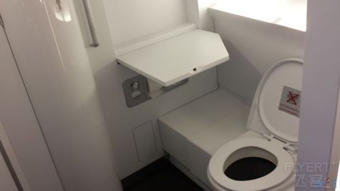【汉莎又送RIMOWA啦】记第一次洲际头等PVG-FRA-DTW上（A380七椅一床超详细报告）