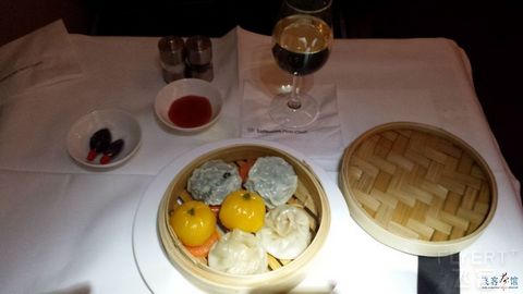 【汉莎又送RIMOWA啦】记第一次洲际头等PVG-FRA-DTW上（A380七椅一床超详细报告）