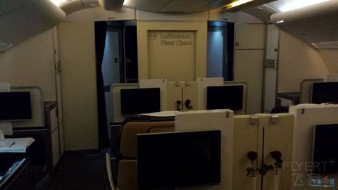【汉莎又送RIMOWA啦】记第一次洲际头等PVG-FRA-DTW上（A380七椅一床超详细报告）
