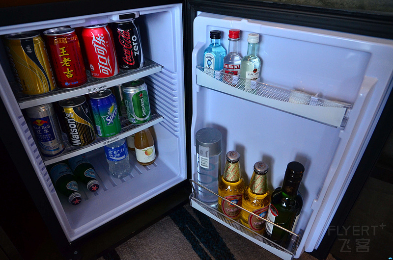 MINIBAR.jpg