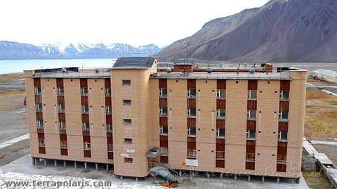 [ѹ] Pyramiden Hotel - World's Most North Hotel in a Ghost City Ƶ