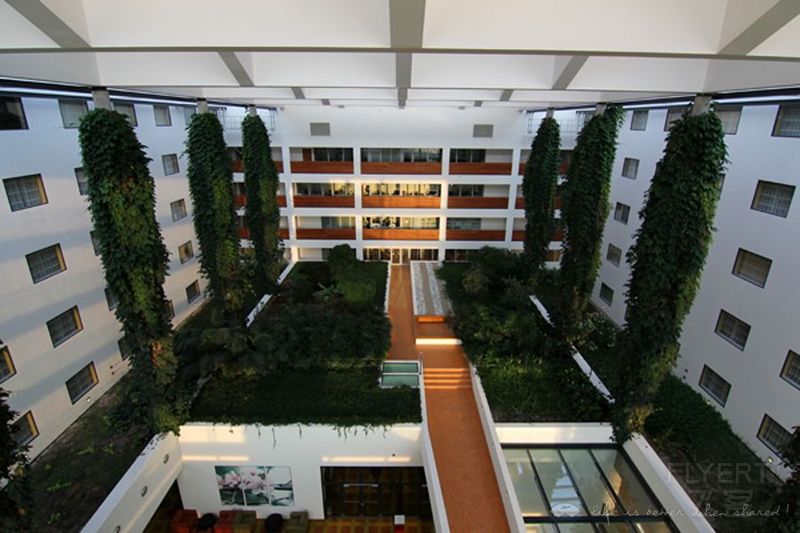 Prague--Courtyard by Marriott Hotel (2).JPG