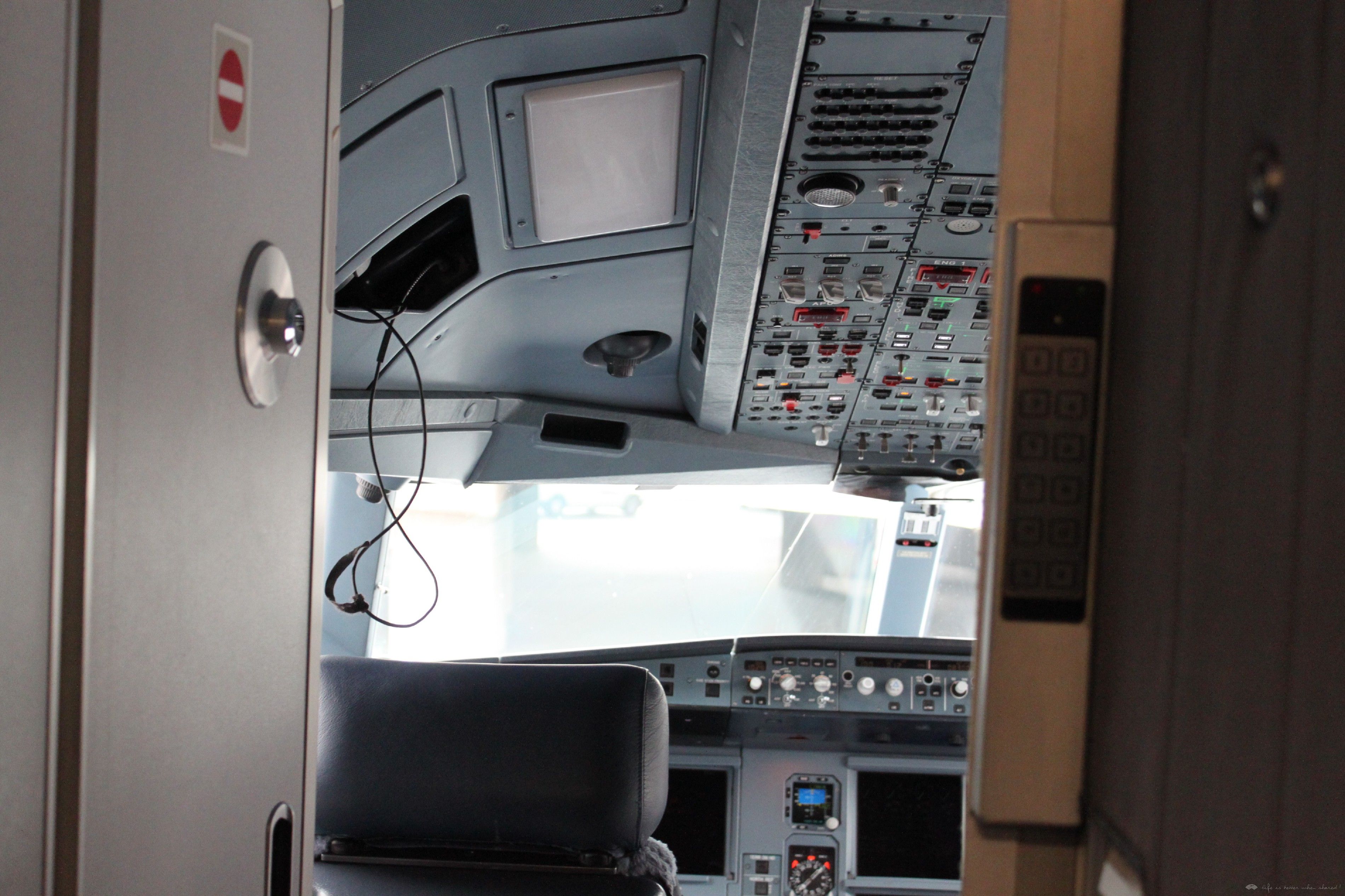 桤ѧμ HKG-JNB SA287 Y&Plaza Premium&ˮ&Cockpit