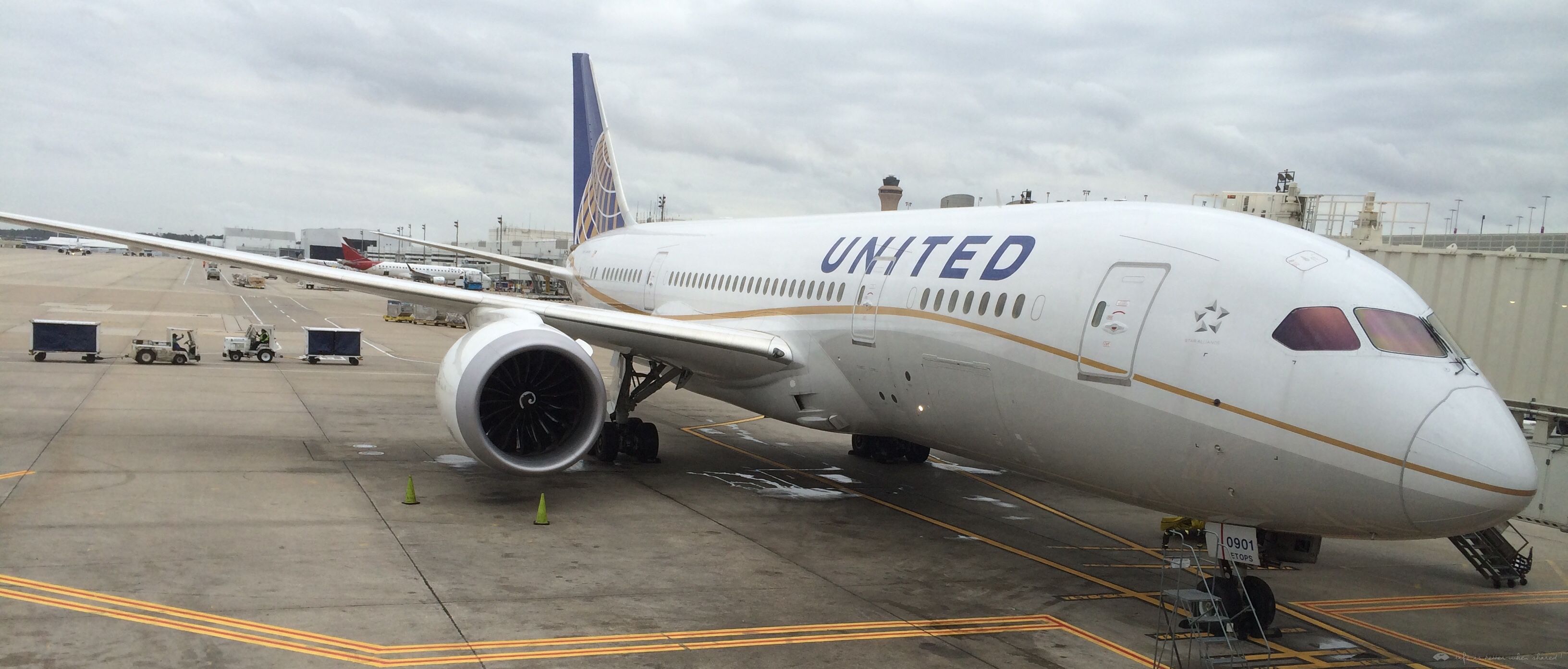 2015-07-05 AA128 PVG-DFW 788 N800AN