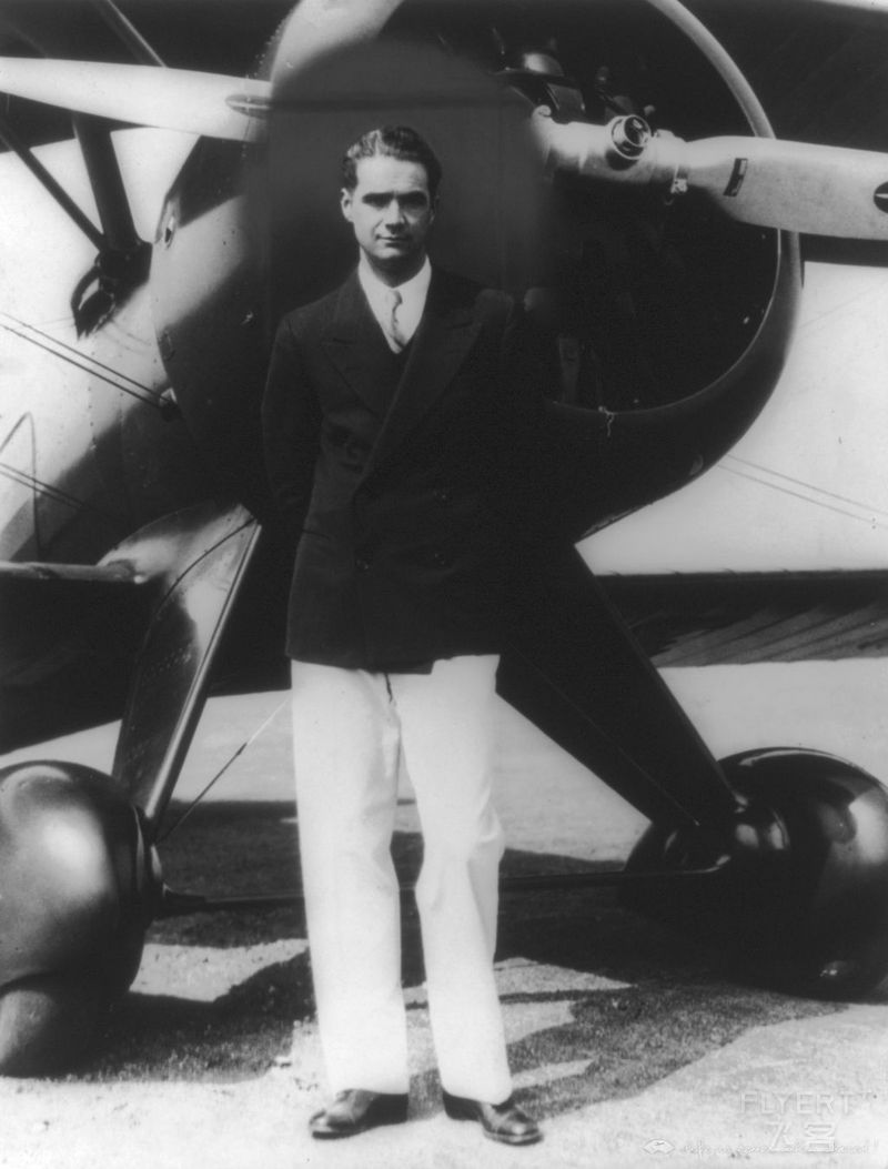 1024px-Howard_Hughes.jpg