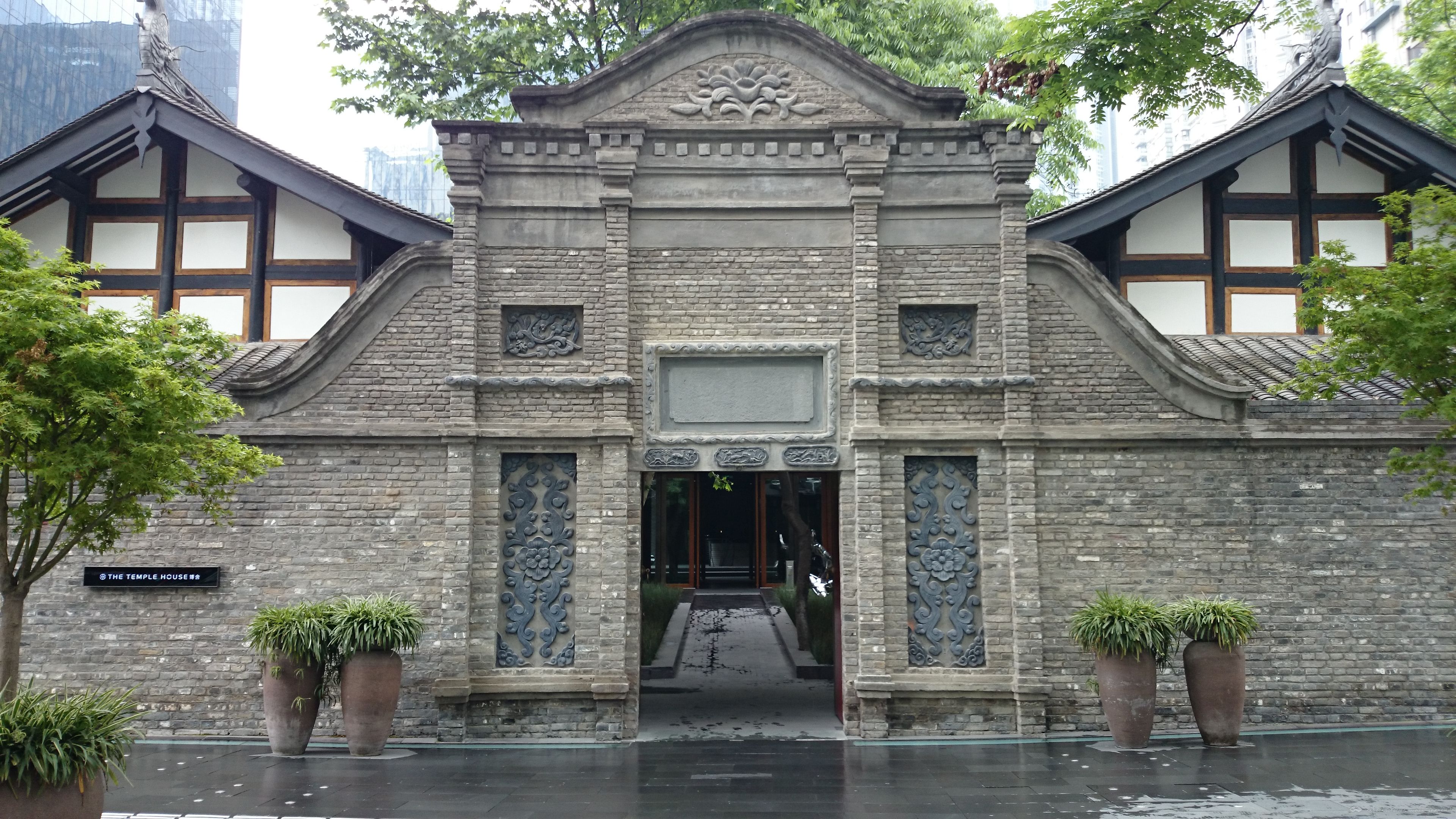   ᡡTHE TEMPLE HOUSE]