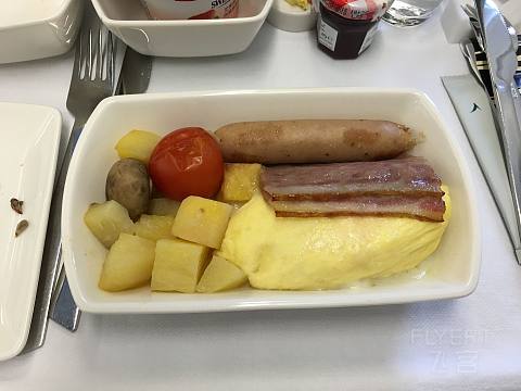 (CX)PVG-HKG-BKK商务仓,PIER内部,BKK贵宾室！8.15更新剩余3段（只看该作者阅览全部）