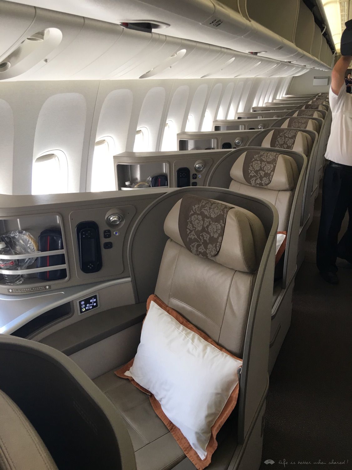 PVG-LAX 77W
