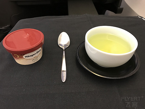 冰淇淋和绿茶