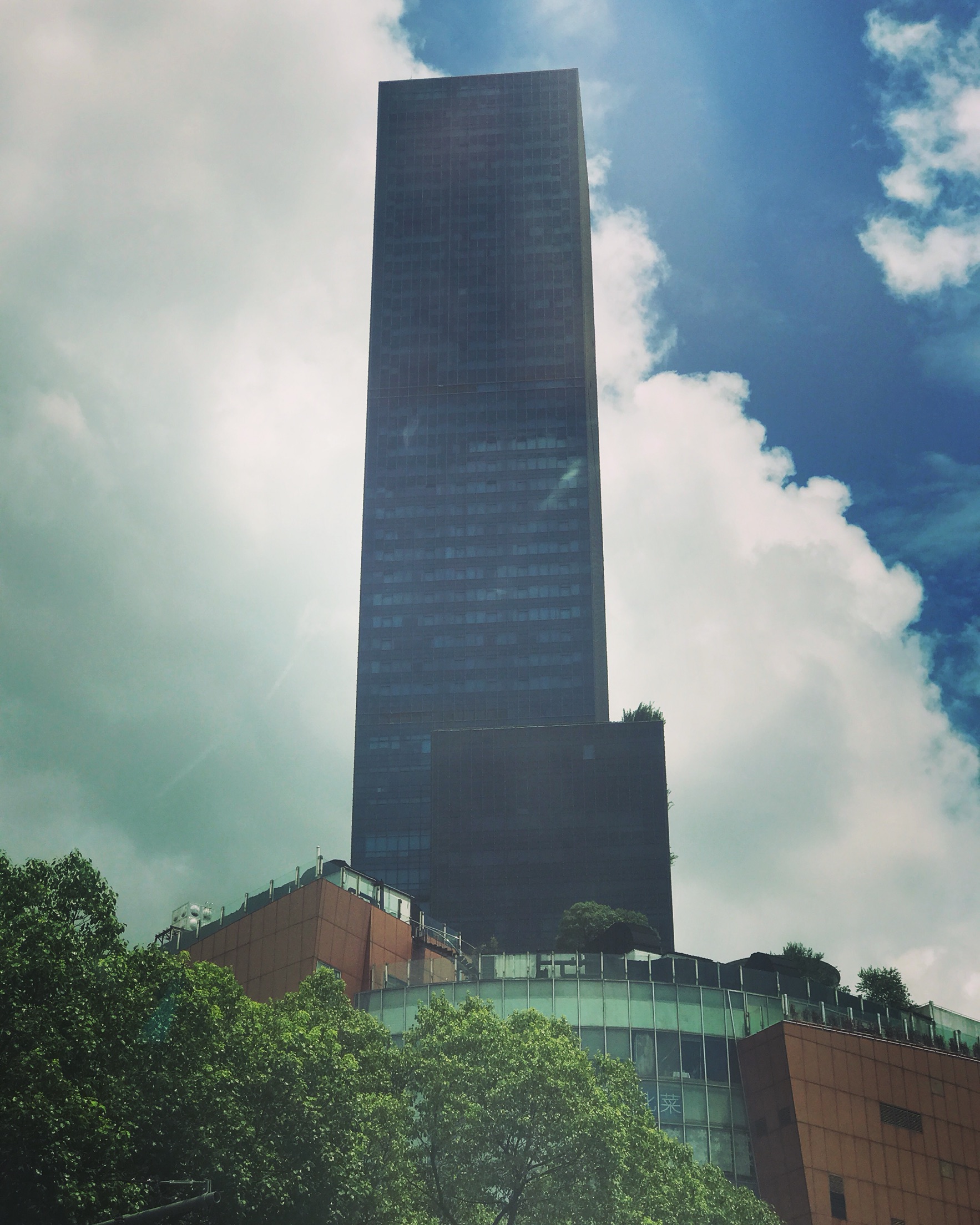 KIMI+ Ϻ֮ | Renaissance Shanghai Zhongshan Park