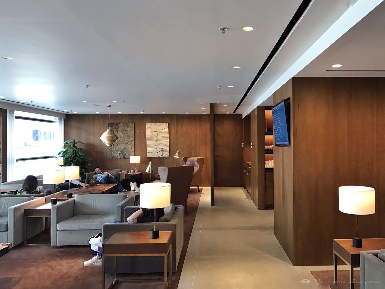  THE PIER - First Class Lounge