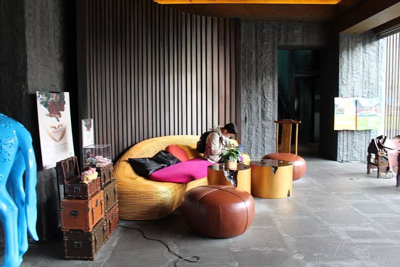 1. lobby.JPG
