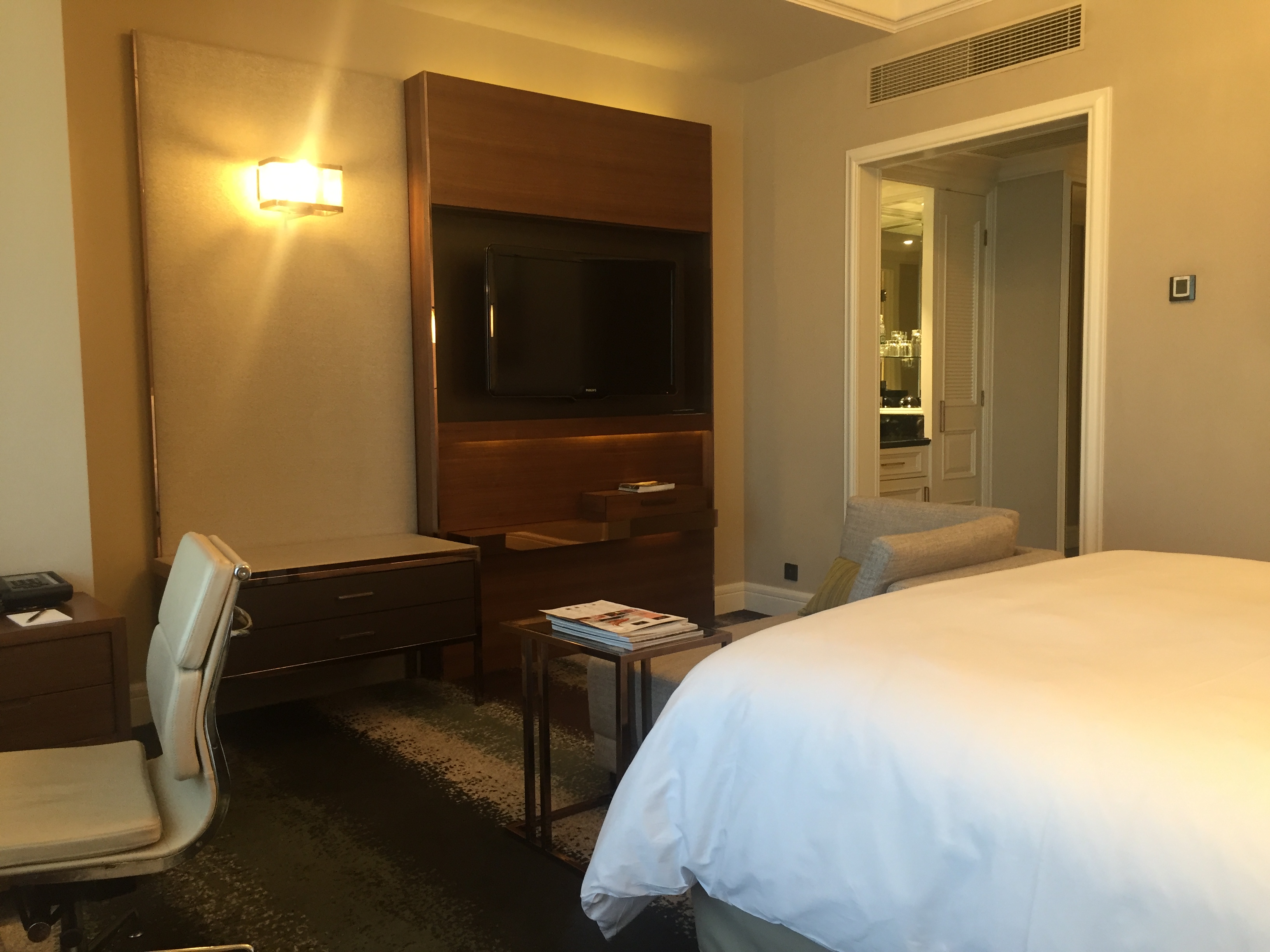 һħ˫ | Puli Grand Studio | Four Seasons Grand Deluxe Room | ...