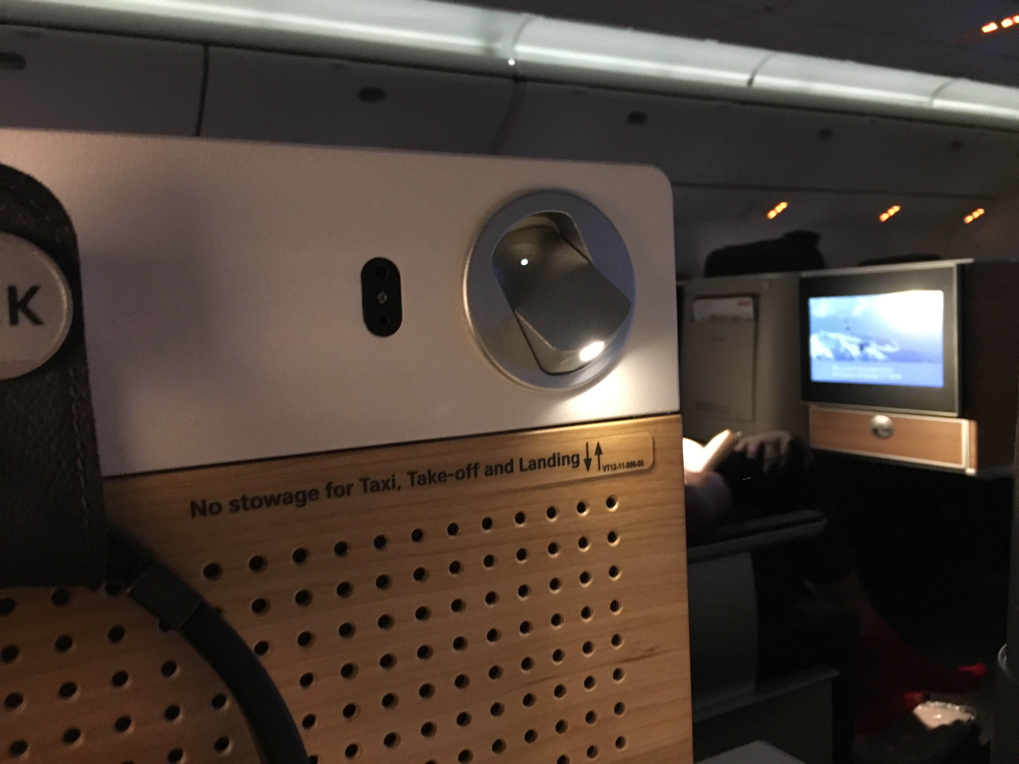 סʿ飬ʿ LAXZRH 콢77W Biz Class