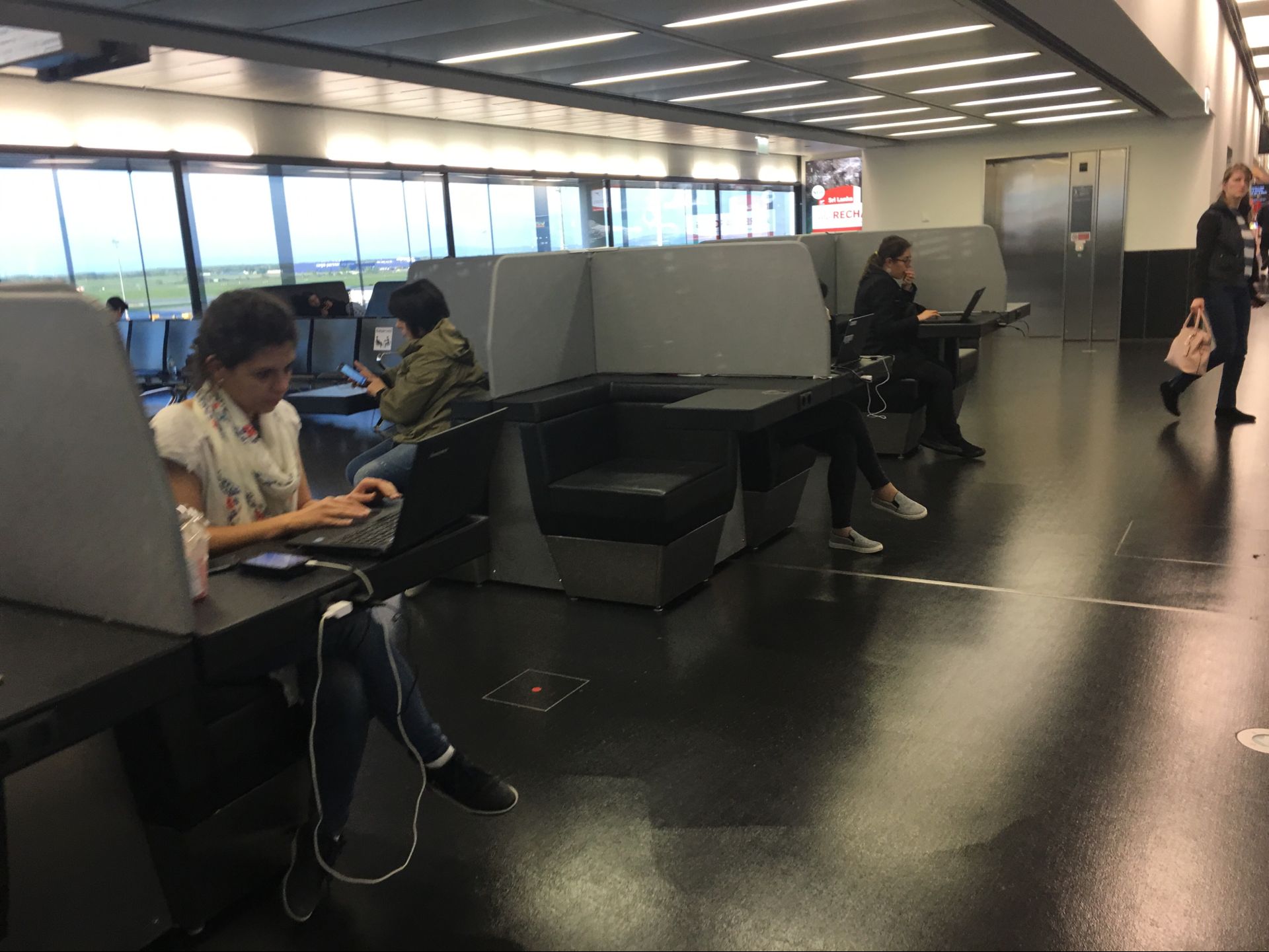 µգos68 HKG-VIE