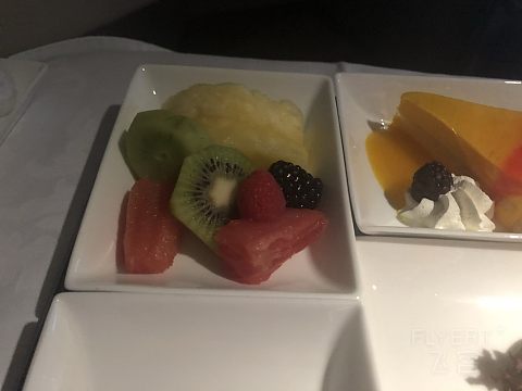 东航MU208 多伦多飞上海 商务舱