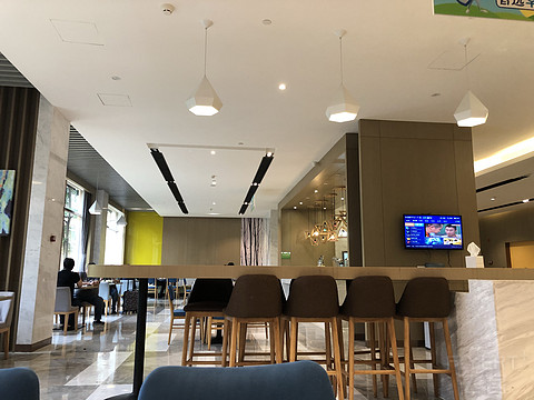 【过夜赶机】广州白云机场智选假日酒店