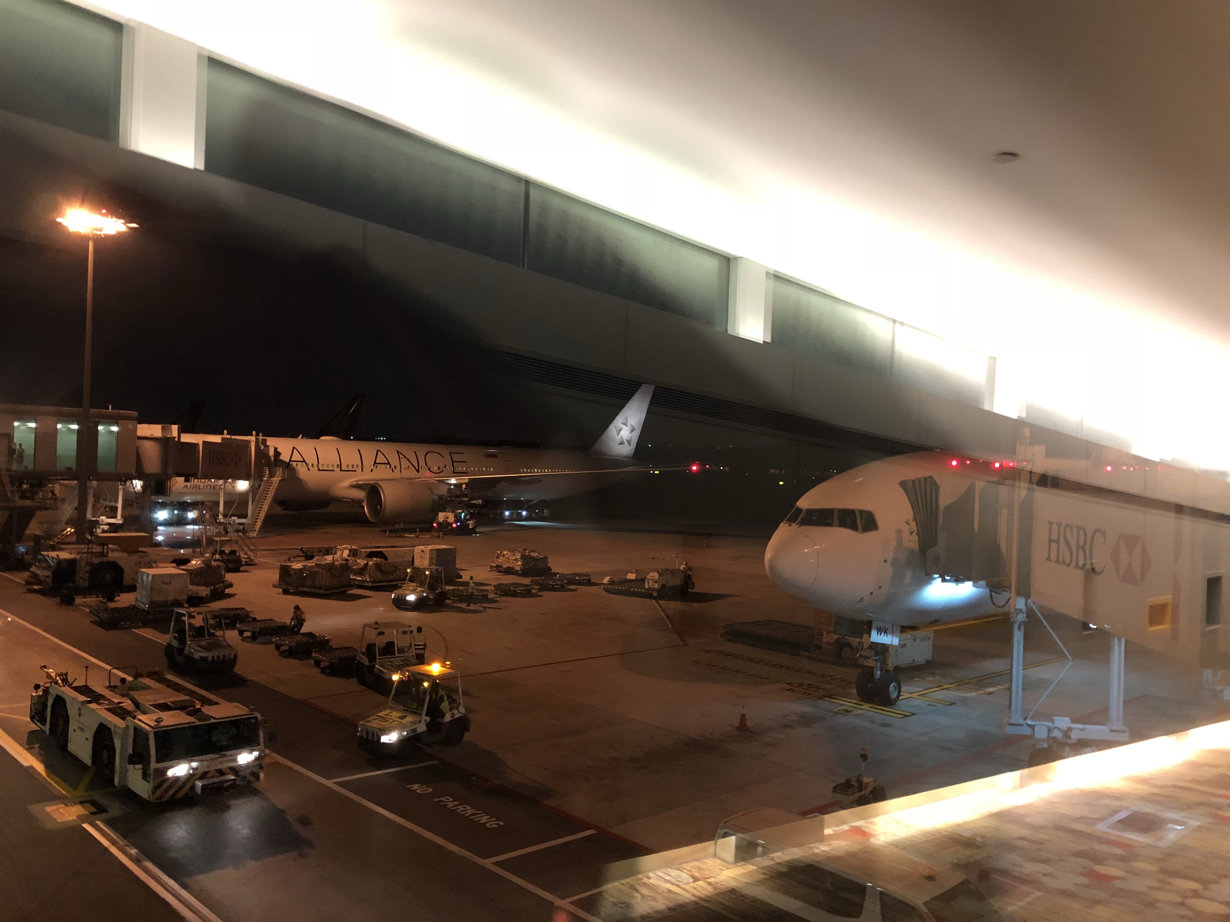 ǰ ȫ ¼º77W PEK-SIN-CGK SQ801+SQ952 11² VS 9ɲ