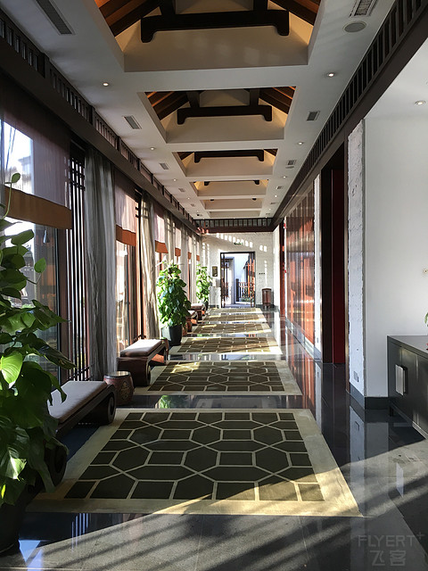 杨柳依依，流水潺潺，蛙聒鸟鸣，悠然入眠。西溪悦榕庄小住。