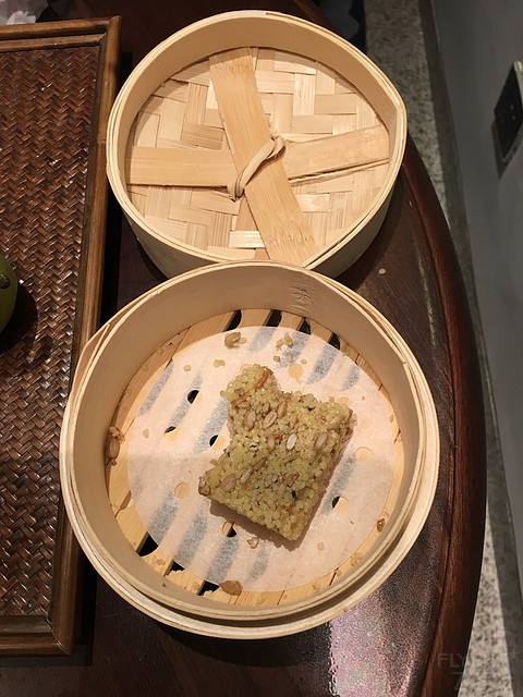 杨柳依依，流水潺潺，蛙聒鸟鸣，悠然入眠。西溪悦榕庄小住。
