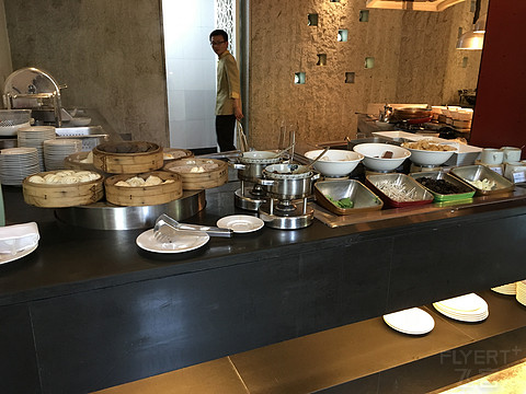 杨柳依依，流水潺潺，蛙聒鸟鸣，悠然入眠。西溪悦榕庄小住。