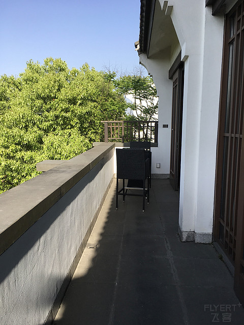 杨柳依依，流水潺潺，蛙聒鸟鸣，悠然入眠。西溪悦榕庄小住。