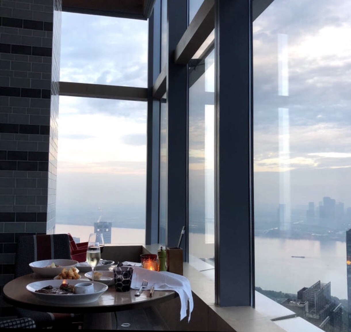 杭州柏悦酒店——摩天高楼里的江南现代宅院酒店