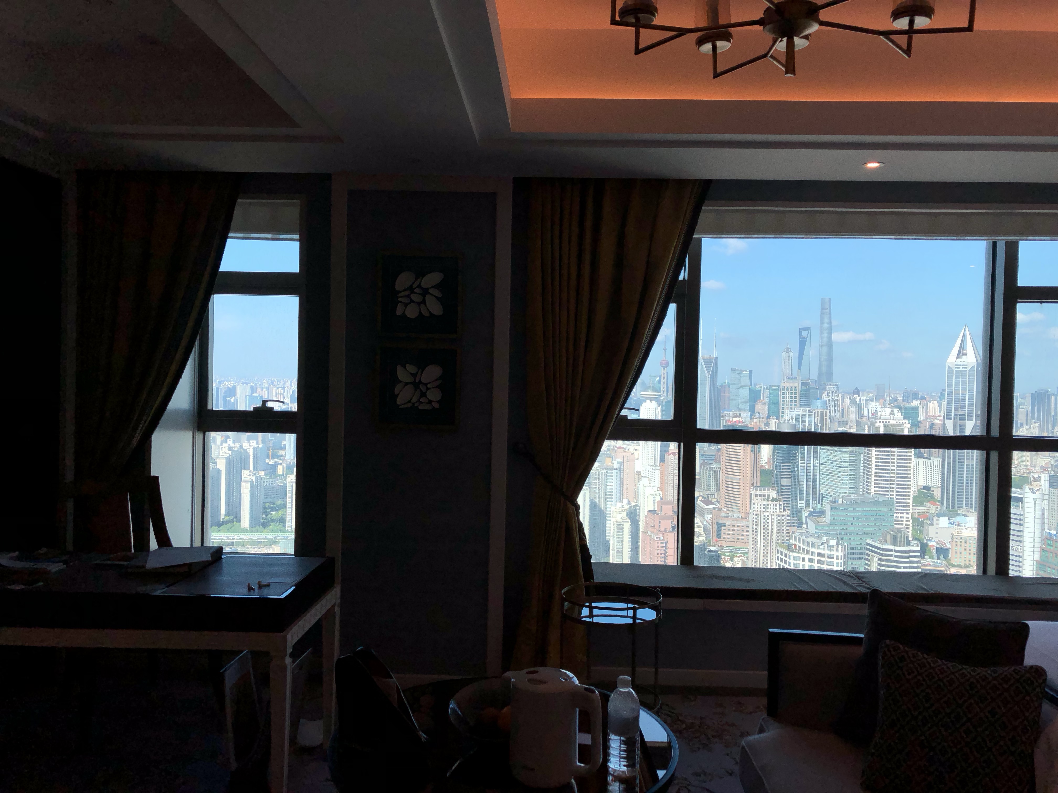 上海静安瑞吉 卡洛琳套和热门18号房型体验对比
