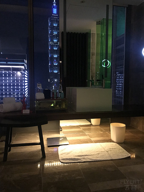 湾湾最后一夜，台北W奇幻套，这次终于不是跟基友