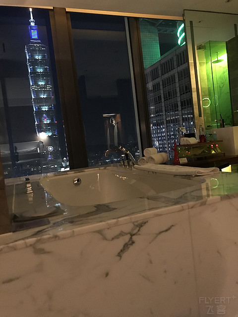 湾湾最后一夜，台北W奇幻套，这次终于不是跟基友