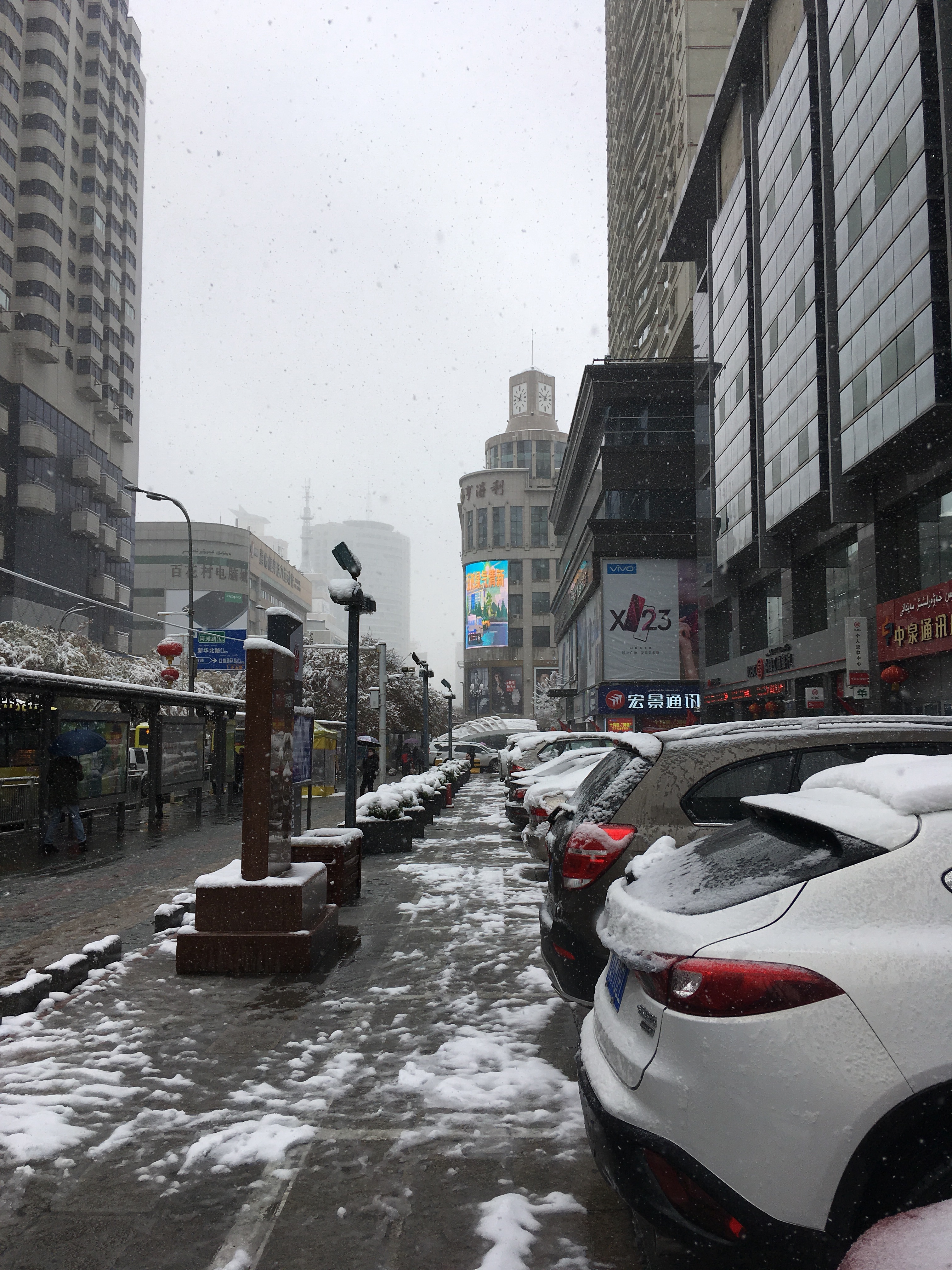 乌鲁木齐街头雪景图片