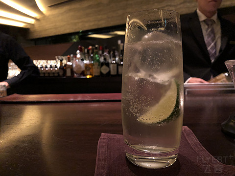 鸭川河畔望东山-京都丽思卡尔顿酒店
