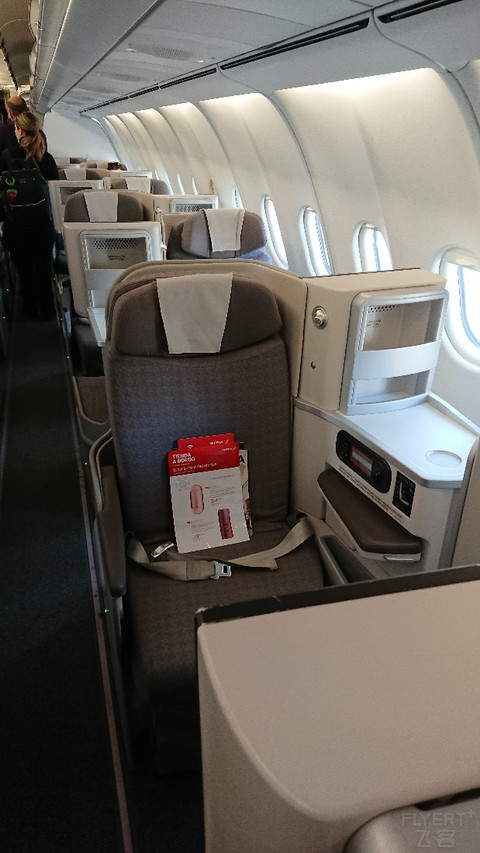 Iberia A340短途商务舱 体验
