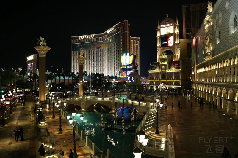 Nevada--Las Vegas The Venetian Las Vegas Exterior at Night (11).JPG