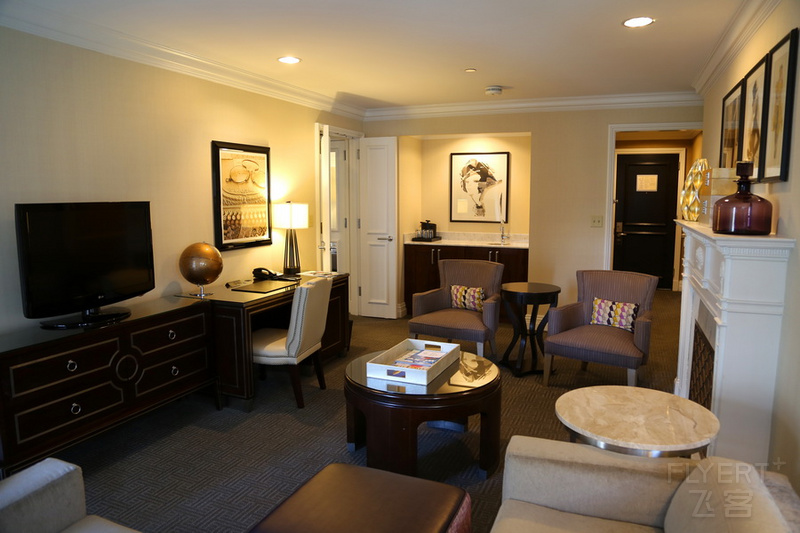 The Mayflower Hotel Autograph Collection Suite (5).JPG