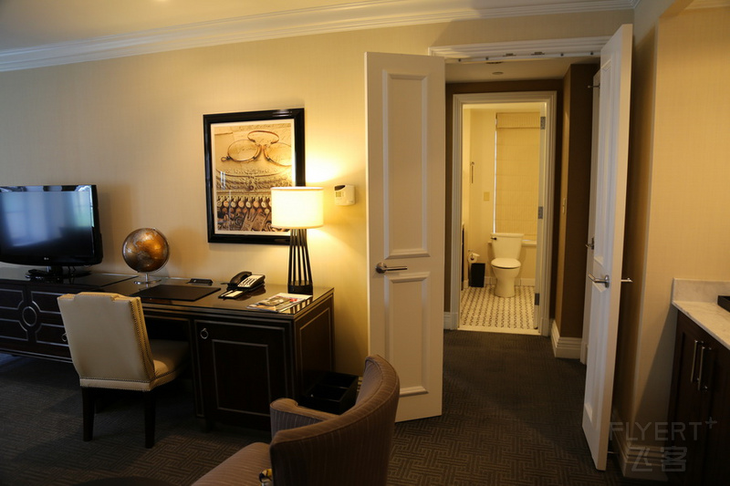 The Mayflower Hotel Autograph Collection Suite (11).JPG