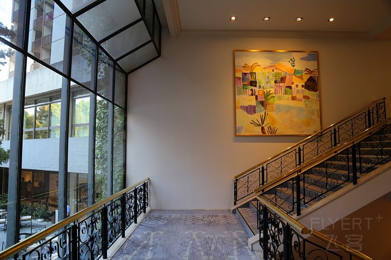 Lisbon--Lisbon Marriott Hotel Lobby (11).JPG