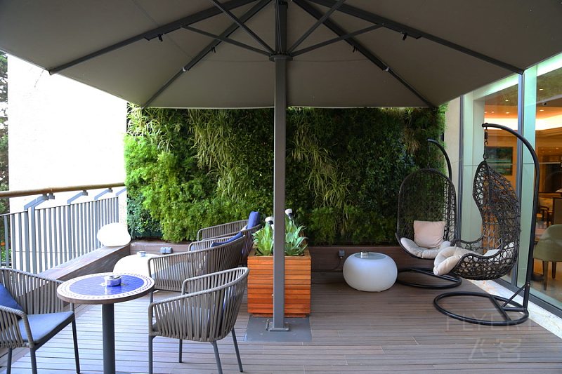Lisbon--Lisbon Marriott Hotel Lobby Outdoor Patio (1).JPG